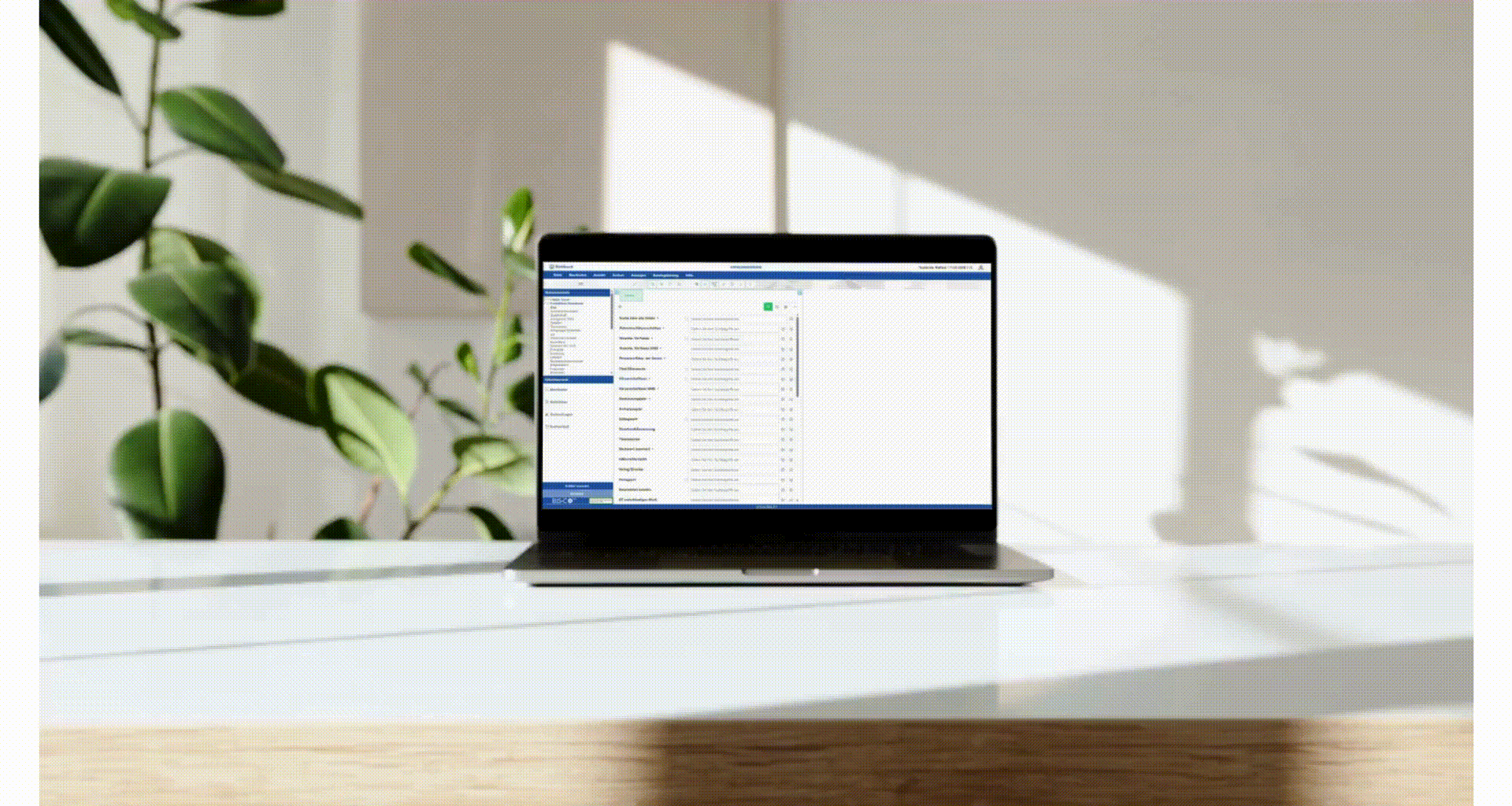 PIS-C PLUS Web-Client auf Laptopscreen